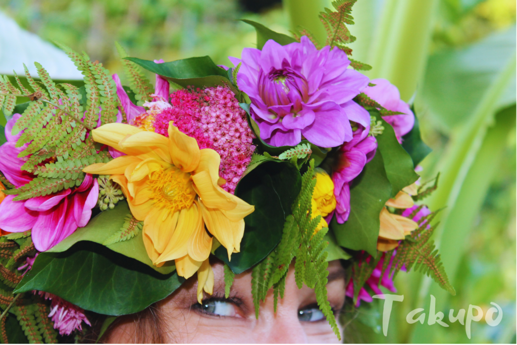 Takupo Katrin Lenz im Garten mit Haku Augenblick