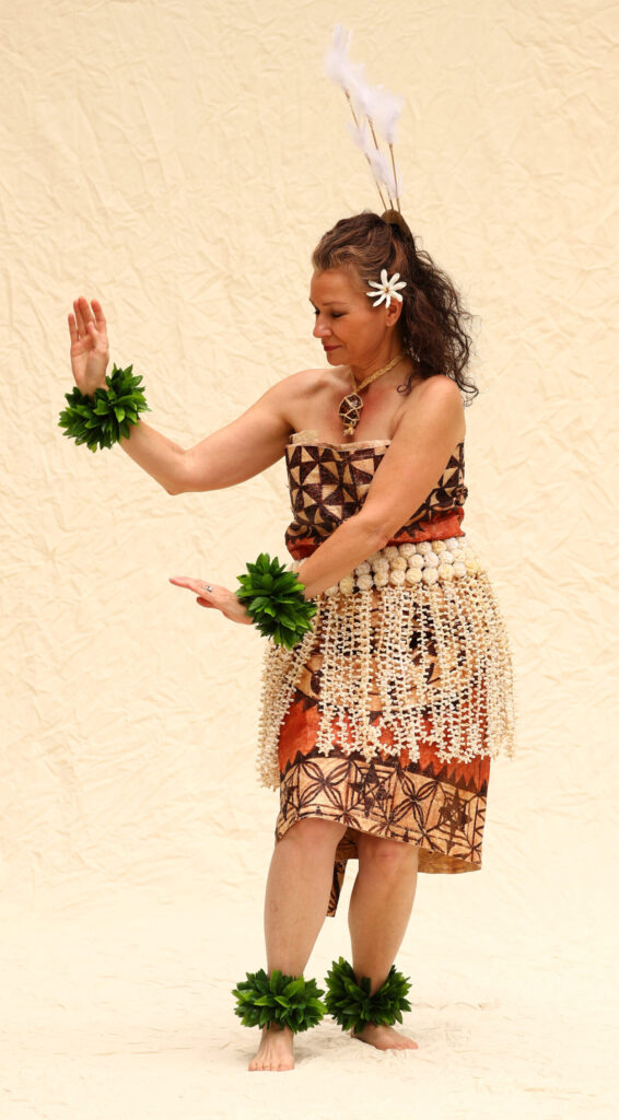 Takupo alias Katrin Lenz im Tonga Kostüm aus Tapa