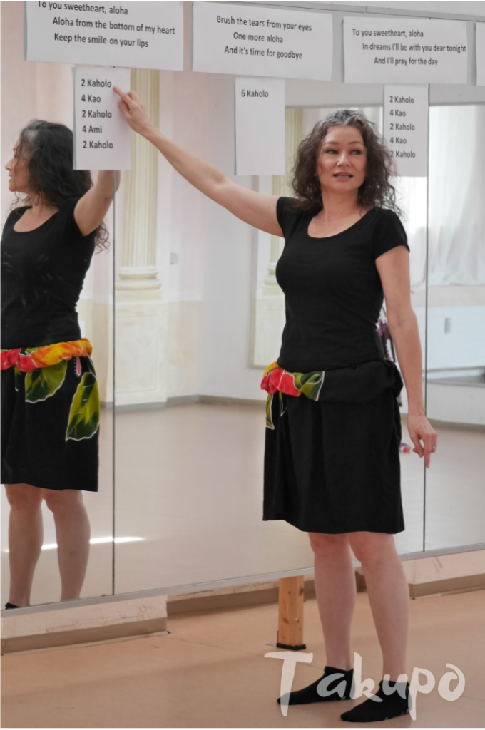 Katrin Lenz beim unterrichten in der Tanzschule